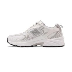 Buty Lifestyle New Balance Sneakers – Unisex Dorośli. Białe obuwie sportowe damskie New Balance, z materiału, bez zapięcia, do biegania. Za 399.00 zł.