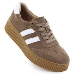 Skórzane półbuty damskie zamszowe na platformie beżowe Filippo DP6776. Brązowe półbuty damskie Filippo, bez wzorów, ze skóry, bez obcasa, na platformie, bez zapięcia. Za 209.99 zł.