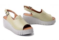 ARTIKER RELAKS 54C0787 zielony, sandały damskie. Zielone sandały damskie Artiker Relaks, bez wzorów, z gumy, bez obcasa, na koturnie, bez zapięcia. Za 249.90 zł.