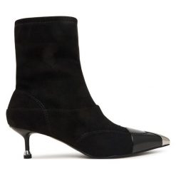 Botki Liu Jo. Czarne botki damskie Liu Jo, bez obcasa, na szpilce, bez zapięcia. Za 834.99 zł.