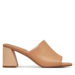 Klapki Aldo. Brązowe klapki damskie ALDO, bez wzorów, bez obcasa, bez zapięcia. Za 339.99 zł.