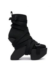 United Nude Botki Boulder Bond Boot 1102201117 Czarny. Czarne botki damskie United Nude, z materiału, bez obcasa, na słupku, bez zapięcia. Za 1,889.00 zł.