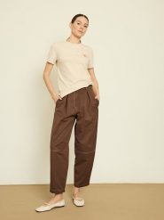 BGN Koszulka w kolorze beżowym rozmiar: 36. Brązowe bluzki damskie BGN, bez wzorów, bez kołnierzyka, bez ramiączek. Za 56.99 zł.