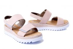 RIEKER V4475-31 pink, sandały damskie. Brązowe sandały damskie Rieker, bez wzorów, bez obcasa, na koturnie, bez zapięcia. Za 223.93 zł.