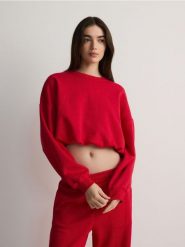 Krótka bluza ze ściągaczem - czerwony. Czerwone bluzy damskie Reserved, l, bez wzorów, z bawełny, bez kaptura. W wyprzedaży za 49.99 zł.