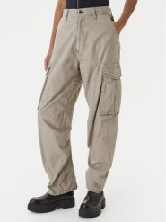 G-Star Raw Spodnie materiałowe D28756-D388 Beżowy Boyfriend Fit. Brązowe spodnie materiałowe damskie G-Star Raw, bez wzorów, z bawełny. Za 509.99 zł.