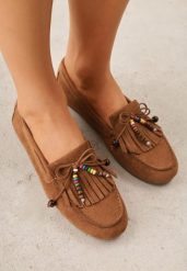 Jasnobrązowe Mokasyny VICES z Imitacji Zamszu z Kokardką Kolorowymi Koralikami i Skórzaną Wkładką Nenden. Brązowe mokasyny damskie Renee, z jeansu, bez obcasa. Za 89.99 zł.