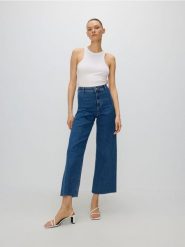 Jeansy culotte z wysokim stanem - niebieski. Niebieskie jeansy damskie Reserved, z podwyższonym stanem. W wyprzedaży za 45.99 zł.