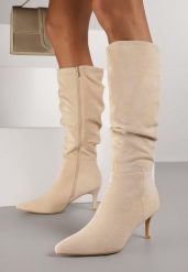 Beżowe Kozaki z Imitacji Zamszu na Szpilce z Marszczoną Cholewką Rilareia. Brązowe kozaki damskie Born2be, z jeansu, bez obcasa, na obcasie, bez zapięcia. Za 149.99 zł.