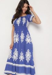 Niebieska Sukienka o Kroju Hiszpanki Zdobiona Orientalnym Wzorem Aravine. Niebieskie sukienki damskie Born2be, z aplikacjami, z jeansu, eleganckie, bez ramiączek. Za 69.99 zł.