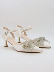 Bellucci Czółenka w kolorze białym rozmiar: 37. Białe czółenka damskie Bellucci, bez wzorów, bez obcasa. Za 121.99 zł.