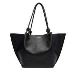 Torebka Coccinelle. Czarne torebki klasyczne damskie Coccinelle, bez dodatków. Za 1,539.00 zł.