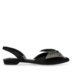 Sandały Steve Madden. Czarne sandały damskie Steve Madden, bez wzorów, bez obcasa, na płaskiej podeszwie, bez zapięcia. Za 379.99 zł.