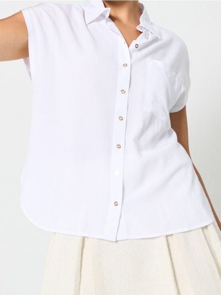 Koszula z kołnierzykiem - biały. Białe koszule damskie Sinsay, l, bez wzorów, bez kołnierzyka, bez ramiączek. Za 29.99 zł.