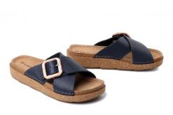 INBLU ED-03IU 004 granatowy, klapki damskie. Niebieskie klapki damskie Inblu, bez wzorów, ze skóry, bez obcasa, bez zapięcia. Za 107.90 zł.