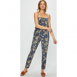 Vero Moda - Kombinezon. Szare kombinezony damskie Vero Moda, z tkaniny, na ramiączkach. Za 149.90 zł.