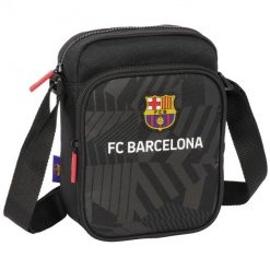 FC Barcelona saszetka na ramię czarna czarny. Czarne nerki i saszetki damskie FC BARCELONA, bez wzorów. Za 127.78 zł.