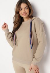 Beżowa Bluza z Kapturem i Ozdobnymi Sznurkami Cebele. Brązowe bluzy damskie Born2be, z aplikacjami, z bawełny, z kapturem. Za 99.99 zł.