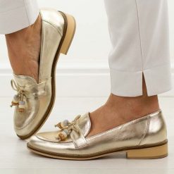 Złote skórzane Polskie mokasyny damskie Deoni D042. Żółte mokasyny damskie Deoni, na jesień, z jeansu, bez obcasa. Za 449.00 zł.