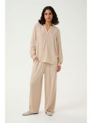 Kaffe Bluzka "Milia" w kolorze beżowym rozmiar: 40. Brązowe bluzki damskie Kaffe, s, bez wzorów, z wiskozy, klasyczne, bez kołnierzyka, bez ramiączek. Za 74.11 zł.