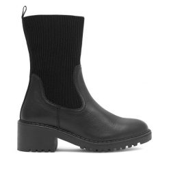 Botki Lasocki. Czarne botki damskie Lasocki, bez obcasa, na słupku, bez zapięcia. Za 279.99 zł.