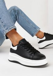 Czarne Sneakersy z Delikatną Perforacją i Gumowym Misiem przy Sznurówkach Zephra. Czarne obuwie sportowe damskie Born2be, z gumy, bez zapięcia. Za 109.99 zł.
