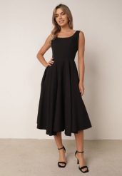 Czarna Koktajlowa Sukienka o Rozkloszowanym Kroju z Kieszeniami Stinofto. Czarne sukienki damskie Born2be, bez wzorów, z poliesteru, eleganckie, bez ramiączek. Za 299.99 zł.
