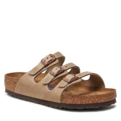 Klapki Birkenstock. Brązowe klapki damskie Birkenstock, bez wzorów, bez obcasa, bez zapięcia. Za 599.99 zł.