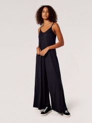 Apricot Kombinezon w kolorze czarnym rozmiar: XS. Czarne kombinezony damskie Apricot, xs, bez wzorów, bez kołnierzyka, bez ramiączek. Za 108.99 zł.