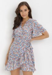 Niebieska Sukienka Naririssa. Niebieskie sukienki damskie Born2be, bez wzorów, z materiału, retro, bez ramiączek. Za 189.99 zł.