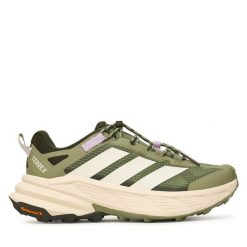 Trekkingi adidas. Zielone obuwie trekkingowe damskie Adidas, z gore-texu, bez zapięcia. Za 649.99 zł.
