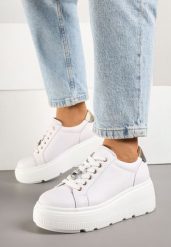 Białe Skórzane Sneakersy na Grubej Podeszwie z Metaliczną Wstawką Remalia. Białe obuwie sportowe damskie Born2be, bez zapięcia. Za 209.99 zł.