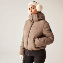 Kurtka narciarska damska z membraną Glitz Dare 2b. Brązowe kurtki damskie Dare 2b, na zimę, bez wzorów, z polaru, bez kaptura. Za 899.99 zł.