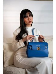 Christian Laurier Skórzana torebka "Swang" w kolorze niebieskim - 28 x 20 x 11 cm rozmiar: onesize. Niebieskie torebki klasyczne damskie Christian Laurier, z materiału, przez ramię, bez dodatków. Za 382.89 zł.