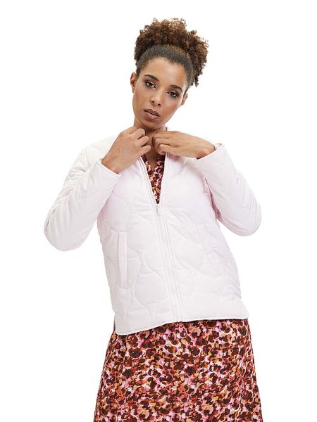 CARTOON Kurtka pikowana w kolorze jasnoróżowym rozmiar: 34. Różowe kurtki damskie Cartoon, bez wzorów, bez kaptura. Za 74.28 zł.