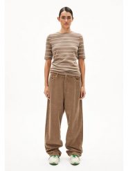 Armedangels Koszulka "Jaanisara" w kolorze kremowo-jasnobrązowym rozmiar: XS. Brązowe bluzki damskie ARMEDANGELS, xs, bez wzorów, z bawełny, bez kołnierzyka, bez ramiączek. Za 97.51 zł.