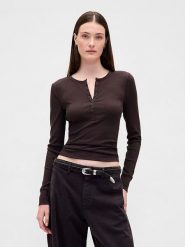 GAP Koszulka w kolorze brązowym rozmiar: L. Brązowe koszulki damskie GAP, l, bez wzorów, bez kołnierzyka, bez ramiączek. Za 109.78 zł.