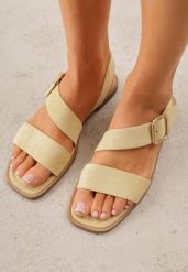 Żółte Płaskie Sandały z Asymetrycznym Paskiem i Dużą Klamrą Zellova. Żółte sandały damskie Born2be, bez wzorów, z koronki, bez obcasa, na płaskiej podeszwie, bez zapięcia. Za 99.99 zł.