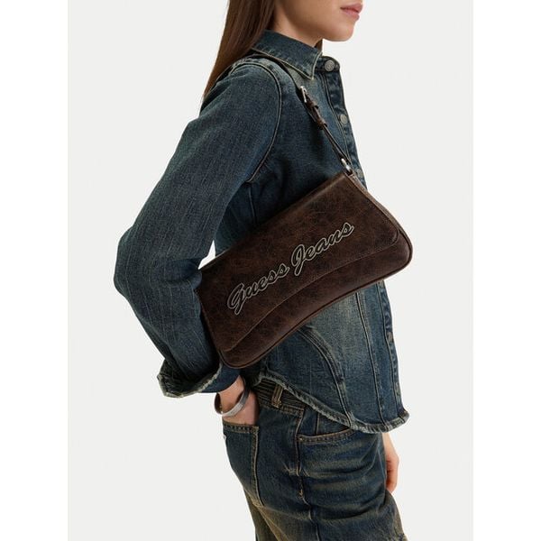Torebka Guess Jeans. Brązowe torebki klasyczne damskie Guess Jeans, z jeansu, bez dodatków. Za 156.99 zł.