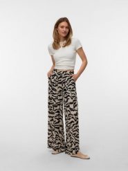 Vero Moda Spodnie w kolorze beżowo-czarnym rozmiar: M. Brązowe spodnie materiałowe damskie Vero Moda, bez wzorów, z materiału. Za 123.25 zł.
