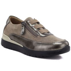 Półbuty damskie na platformie khaki Sabatina DM26-A2. Brązowe półbuty damskie Sabatina, bez wzorów, z nubiku, bez obcasa, na platformie, bez zapięcia. Za 149.99 zł.