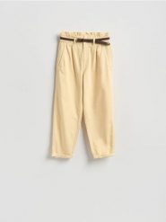 Jeansy paperbag z paskiem - żółty. Żółte jeansy damskie Reserved. Za 149.99 zł.