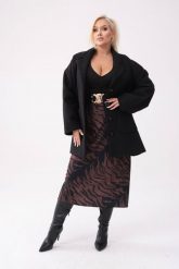 Elegancki czarny płaszcz Buclette z szerokim paskiem COSY PLUS SIZE XXL OVERSIZE. Czarne płaszcze damskie Moda Size Plus Iwanek, plus size, bez wzorów, z dzianiny, bez kaptura. W wyprzedaży za 299.90 zł.