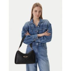 Torebka Guess. Czarne torebki klasyczne damskie Guess, bez dodatków. Za 317.99 zł.