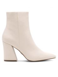 Nine West Botki SATI 13196A Biały. Białe botki damskie Nine West, z syntetyku, bez obcasa, na słupku, bez zapięcia. Za 279.99 zł.