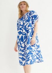 Sukienka z dżerseju. Niebieskie sukienki damskie bonprix, bez wzorów, z dżerseju, bez ramiączek. Za 129.99 zł.