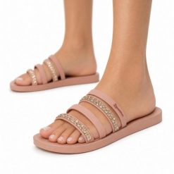 Klapki damskie Ipanema 83707 CHIC SLIDE FEM. Czerwone klapki damskie Ipanema, bez wzorów, z materiału, bez obcasa, bez zapięcia. Za 69.00 zł.