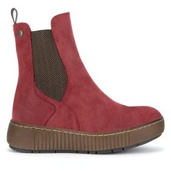 Botki Go Soft. Czerwone botki damskie GO SOFT, bez obcasa, na płaskiej podeszwie, bez zapięcia. Za 179.99 zł.