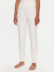 Guess Spodnie piżamowe O3BB00 KBXB2 Szary Regular Fit. Szare piżamy damskie Guess, z aplikacjami, z syntetyku, bez ramiączek. Za 129.99 zł.