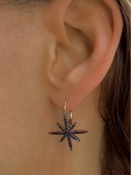 Les Petites Précieuses Pozłacane kolczyki-kreole z cyrkoniami rozmiar: onesize. Czerwone kolczyki damskie Les Petites Précieuses, z cyrkonią, pozłacane. Za 153.34 zł.